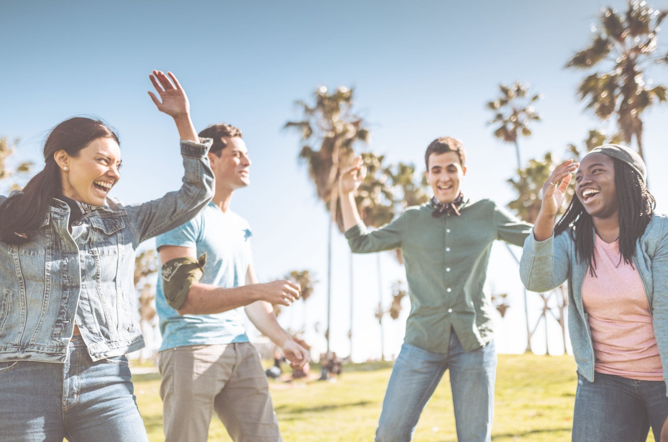Healthaid by Lemonaid Health homepage image friends having fun outdoors friends having fun being healthy & well healthaid by lemonaid homepage (2)